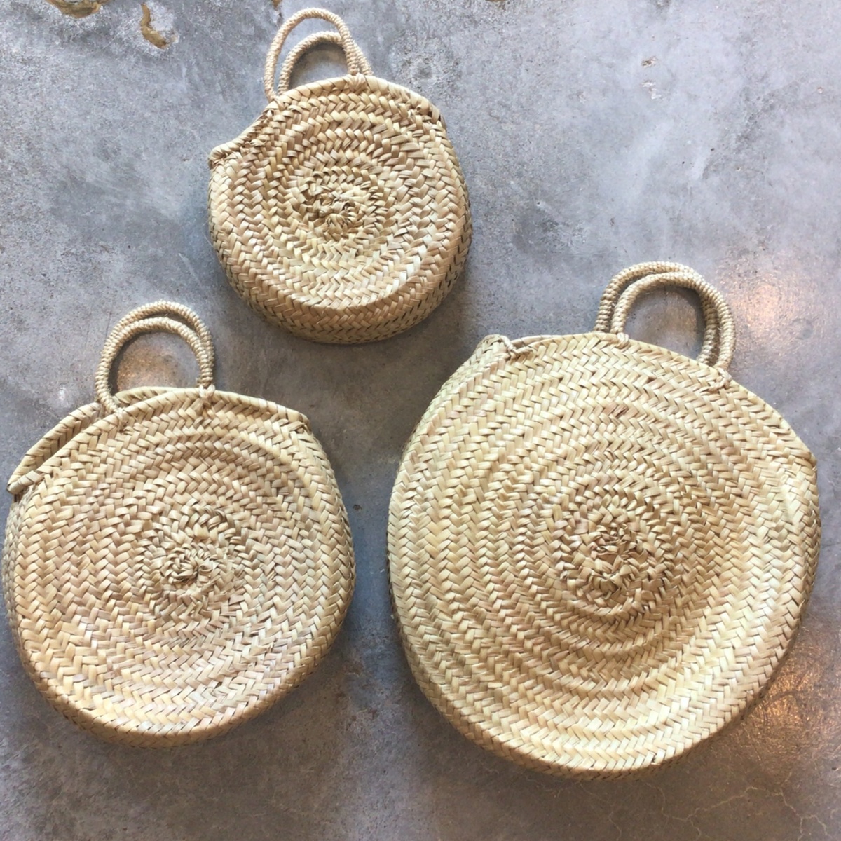 -- Round Palm Leaf Hand Bag** palm leaves
