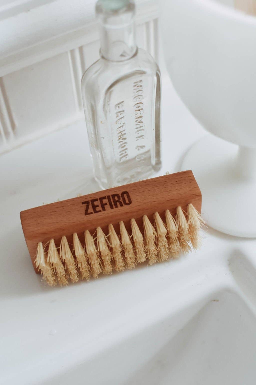 Zefiro - Beechwood Nail Brush fsc-certified beechwood from germany