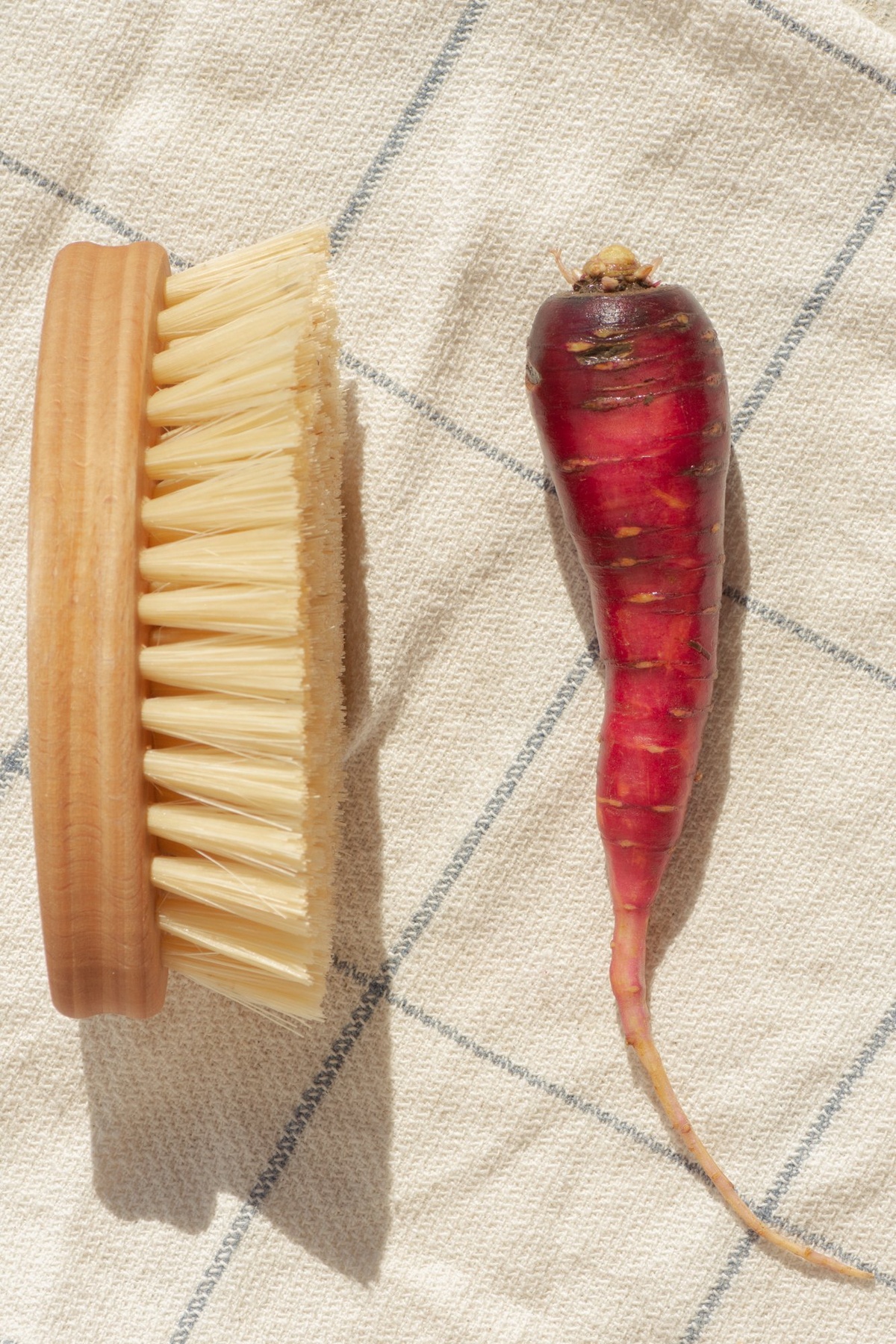 No Tox Life CASA AGAVE™ - Oval Veggie Brush compostable
white teakwood