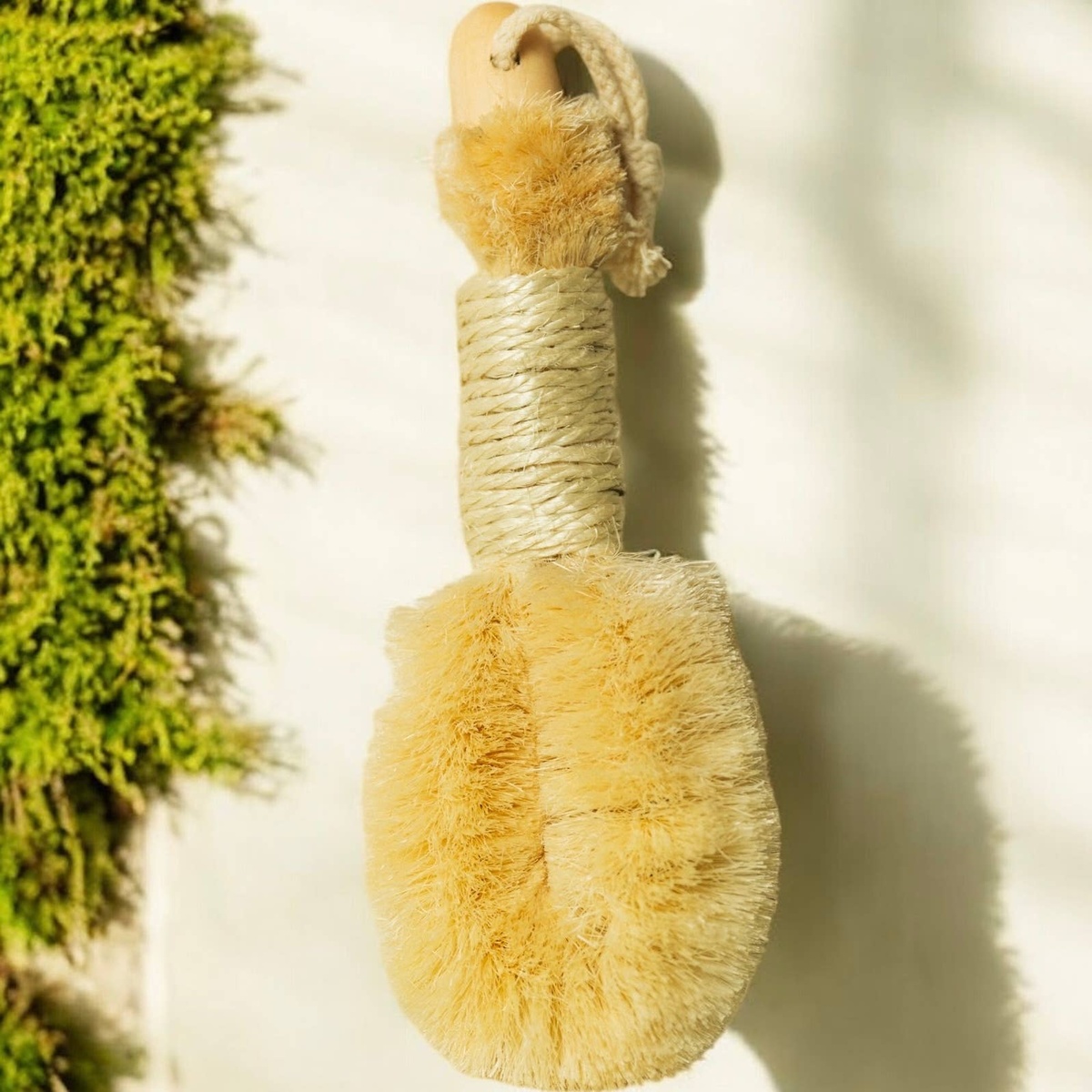 Bamboo Switch - Sisal Dry Brush, Rope Handle firm sisal fiber bristles