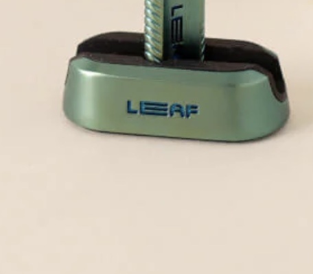 Leaf Shave Spruce - Dermaplaner Stand