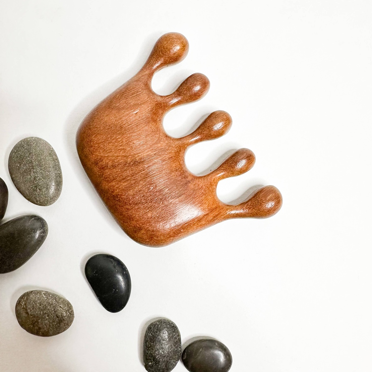Smile Boutiques - Sandalwood Scalp Massager natural way to exfoliate the scalp