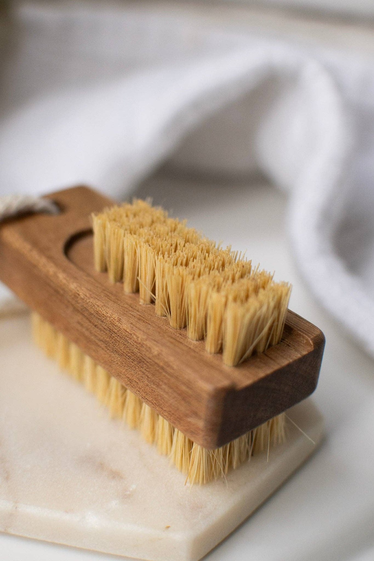 Zefiro - Acacia Wood and Sisal Nail Brush compostable materials - image 2