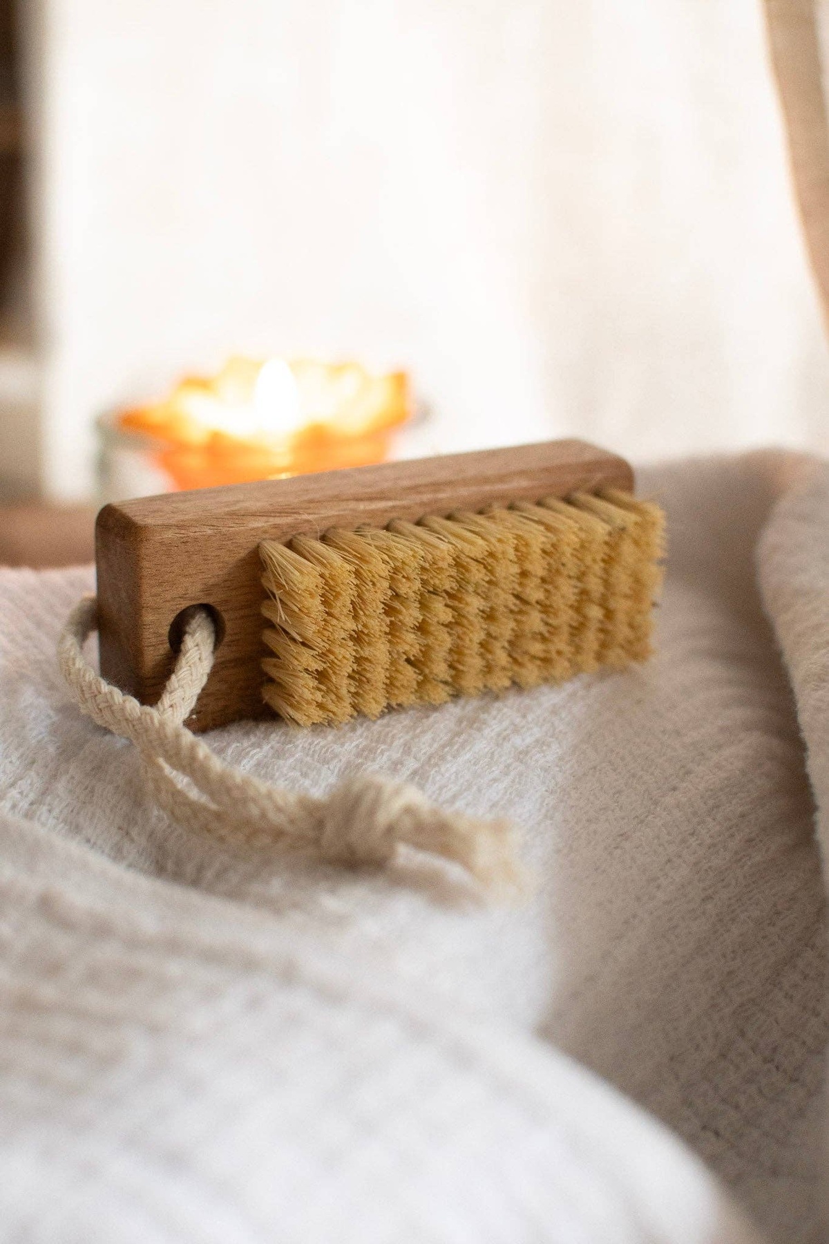 Zefiro - Acacia Wood and Sisal Nail Brush compostable materials - image 3