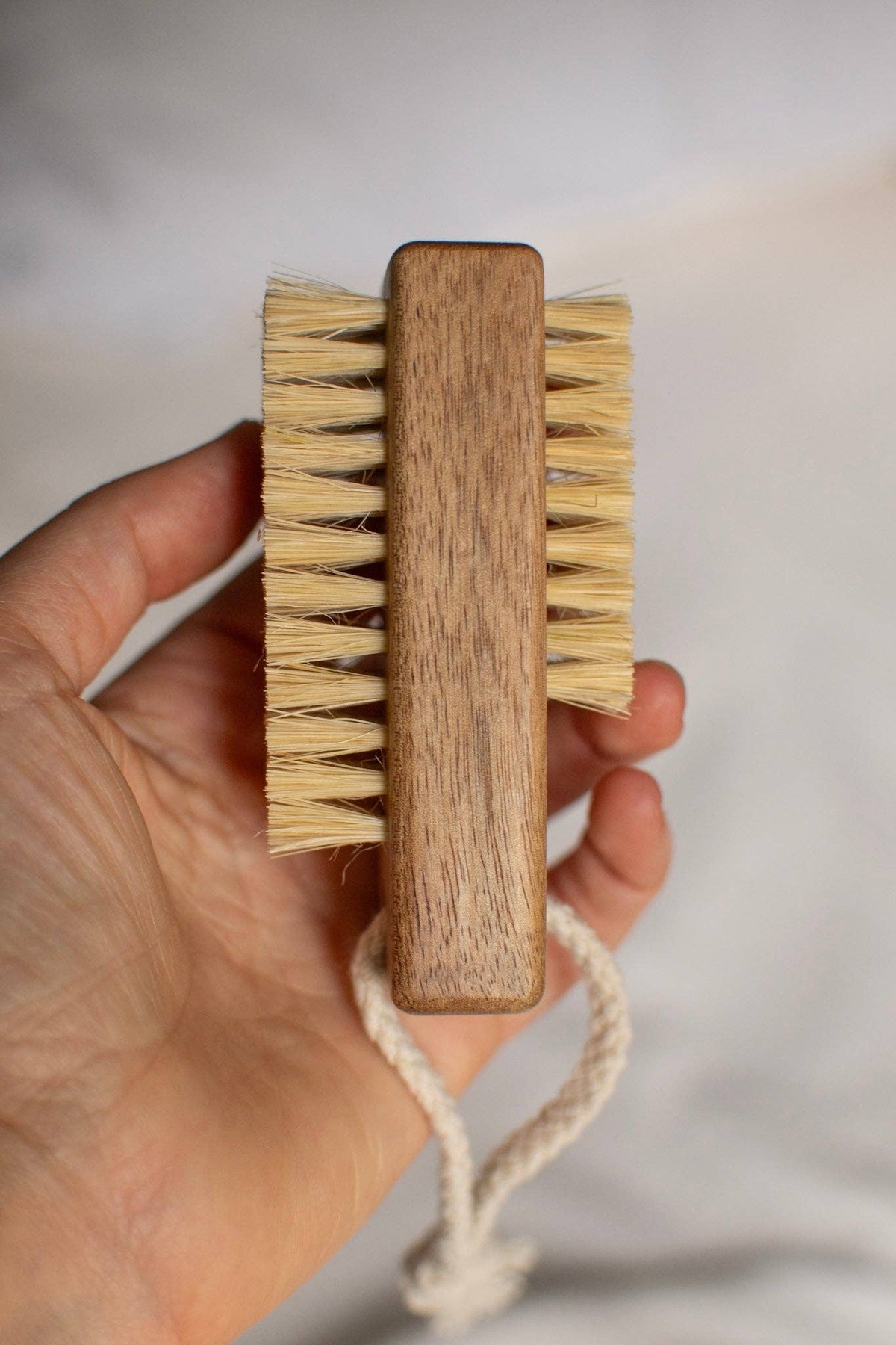Zefiro - Acacia Wood and Sisal Nail Brush compostable materials - image 5