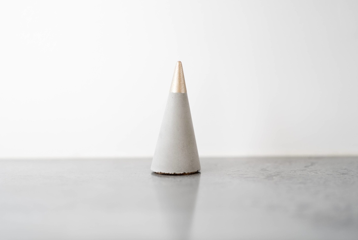 Made By Deborah - Ring Holder - Gold Top