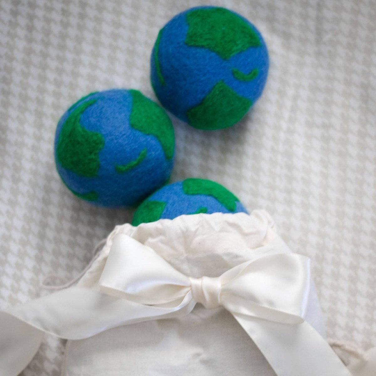 Friendsheep – Wool Dryer Ball (3-Pack and 6-Pack Sets) Friendsheep - Wool Dryer Ball (3-Pack and 6-Pack Sets) cruelty-free certified wool - image 11