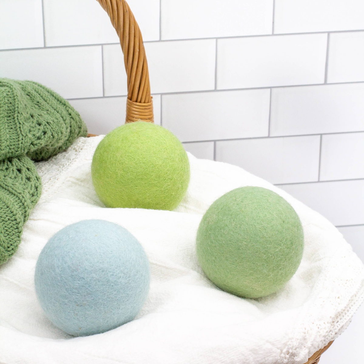 Friendsheep – Wool Dryer Ball (3-Pack and 6-Pack Sets) Friendsheep - Wool Dryer Ball (3-Pack and 6-Pack Sets) cruelty-free certified wool - image 4