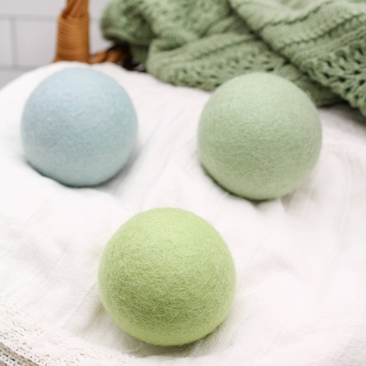 Friendsheep – Wool Dryer Ball (3-Pack and 6-Pack Sets) Friendsheep - Wool Dryer Ball (3-Pack and 6-Pack Sets) cruelty-free certified wool - image 3