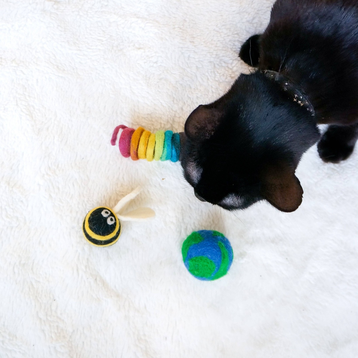 Friendsheep – “Cats For The Planet” Wool Eco Toys (Set of 3) CPPCATPLNT3 Friendsheep - "Cats For The Planet" Wool Eco Toys (Set of 3) plastic-free - image 2