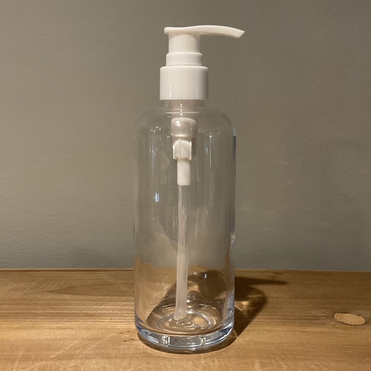 exist green 8oz Glass Bottle w/ White Pump