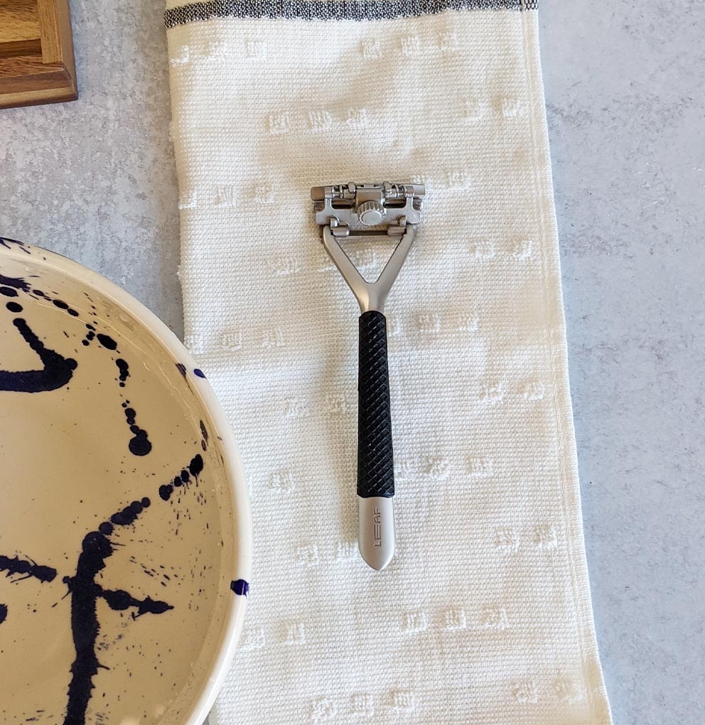 Leaf Shave - Razor Grip Sleeve, SIlicone plastic-free - image 2