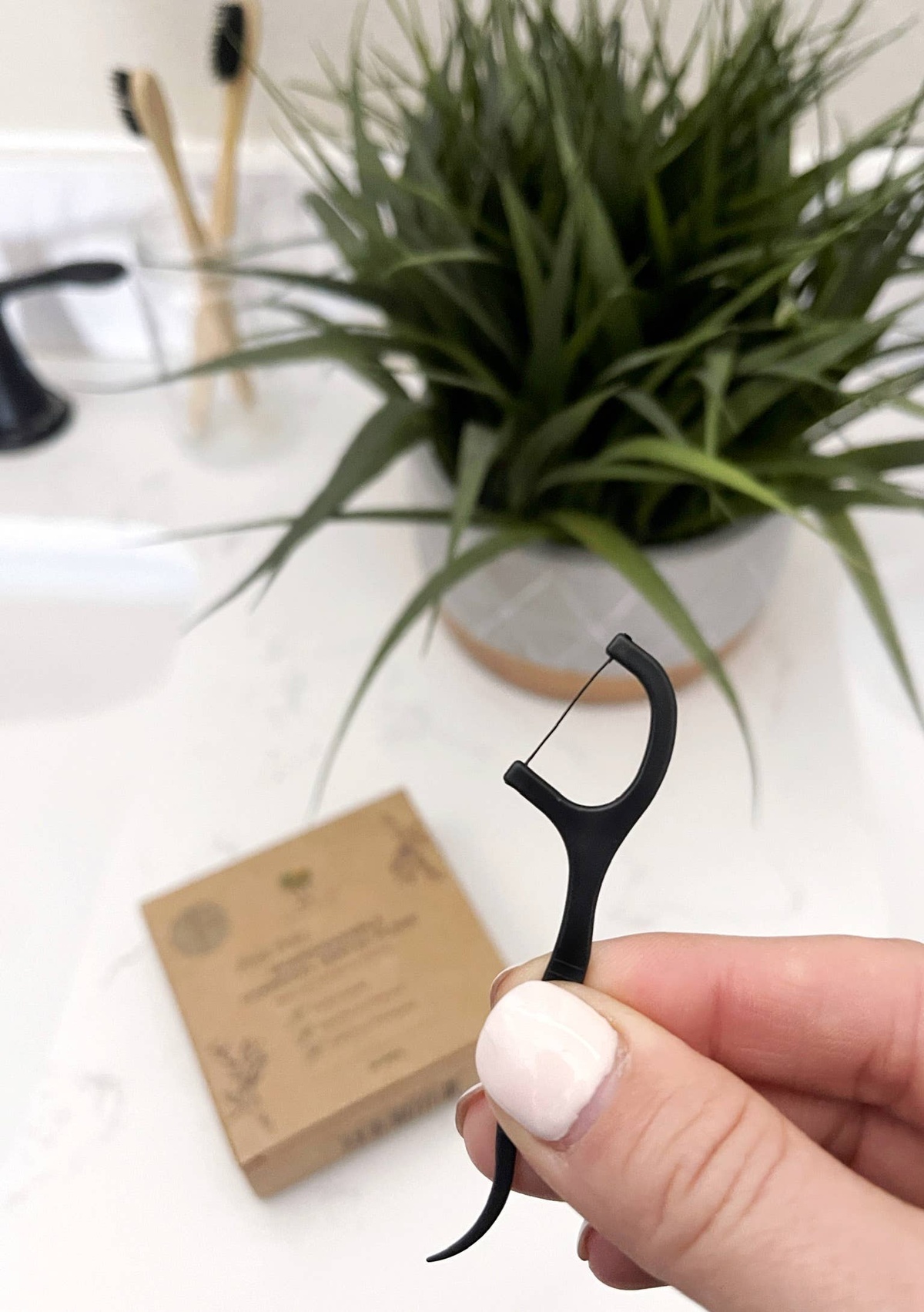 Me Mother Earth – Charcoal Dental Floss Picks 850029471653 Me Mother Earth - Charcoal Dental Floss Picks crude oil - image 2