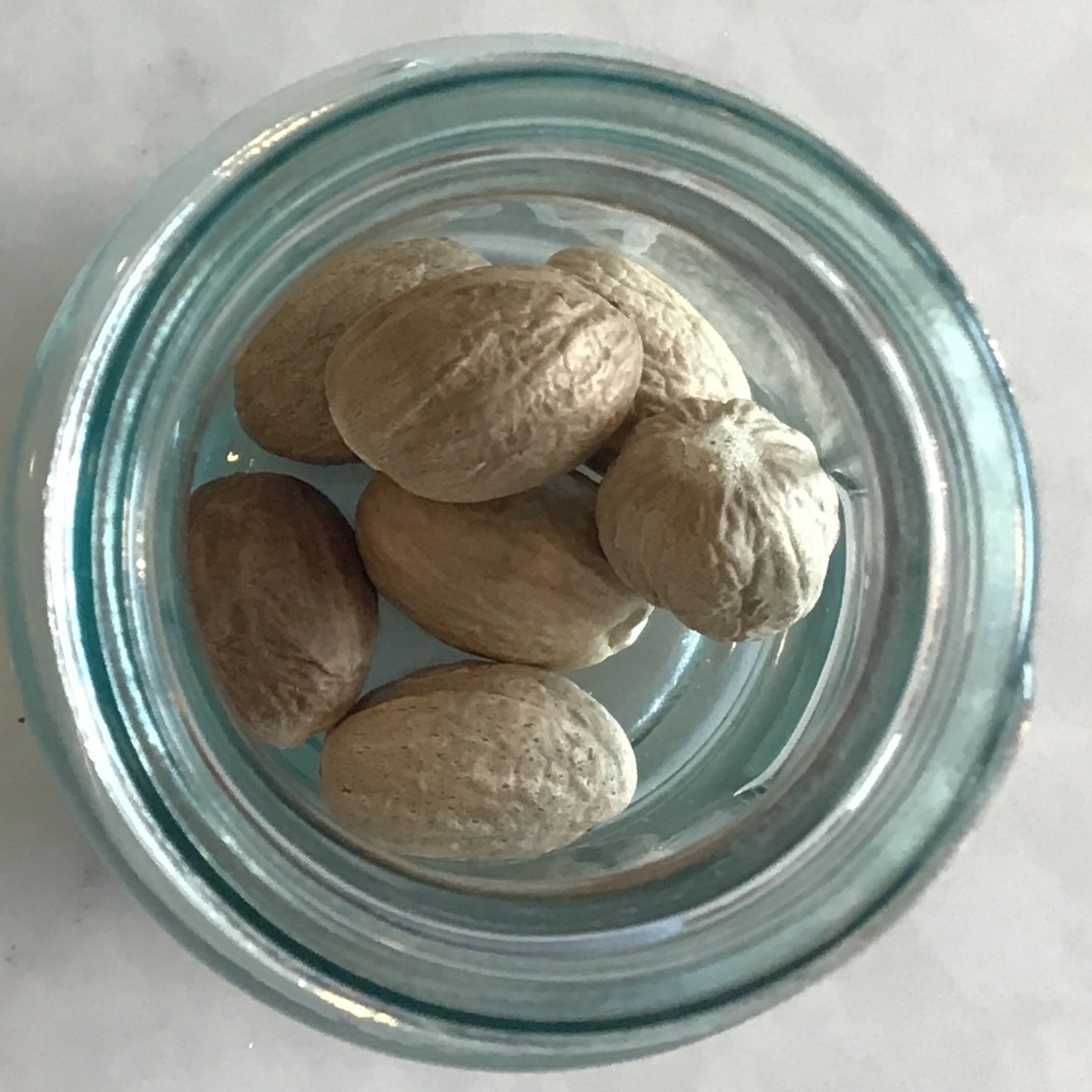 Pinch Spice Nutmeg, Whole ($3.2/oz) compostable