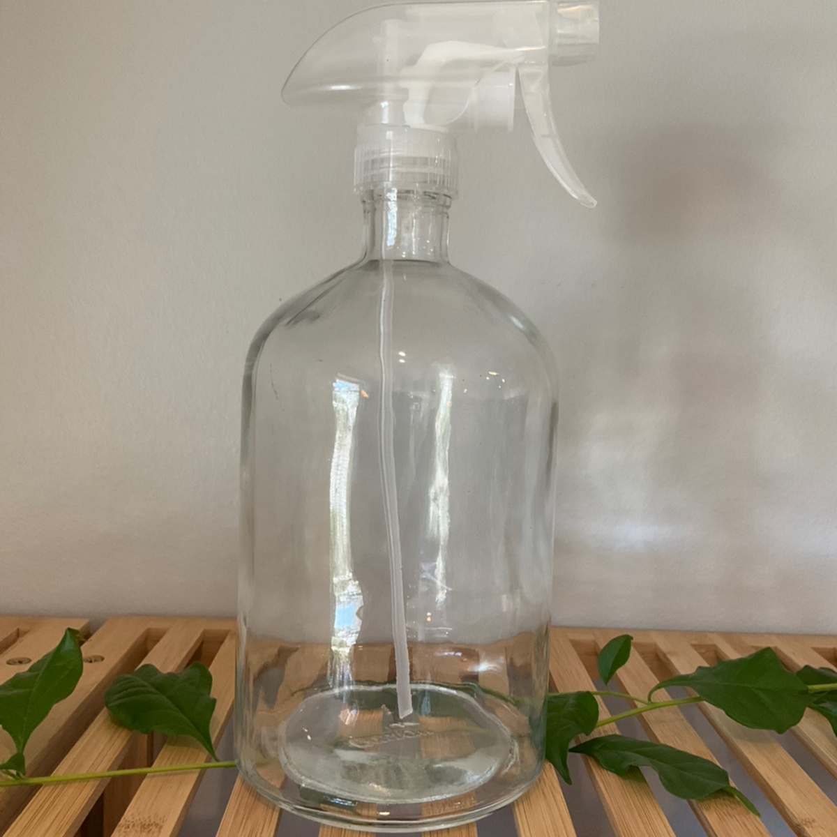 exist green 25oz Glass Bottle w/ Clear Spray Top