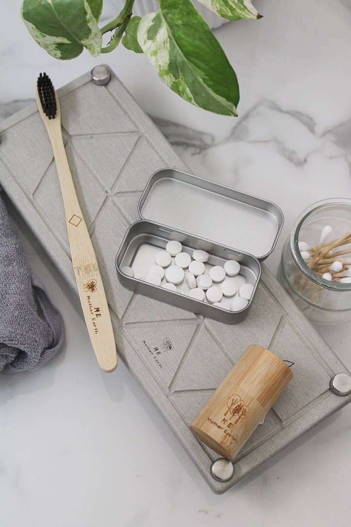 Me Mother Earth – The “Everything” Travel Tin + Blade Bank 850046923302 Me Mother Earth - The "Everything" Travel Tin + Blade Bank reusable - image 4